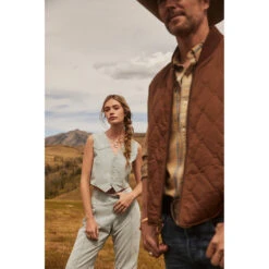 Yellow Rose By Kendra Scott X Yellowstone Dutton Pendant Necklace -Yellowstone Store KSCTT YSDPNST 145 MF2 cd737b4e 2a32 40f7 95b5 46d66d628060