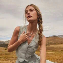 Yellow Rose By Kendra Scott X Yellowstone Dutton Pendant Necklace -Yellowstone Store KSCTT YSDPNST 145 MF8 e7a47cfa 3401 4dc4 b50d 69218bb2a90c