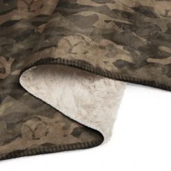 Yellowstone Camo Sherpa Blanket -Yellowstone Store YS CCAMO 201 101725 DETAILS MF2